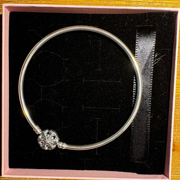 Pandora moments snowflake bangle NWT - Picture 5 of 6